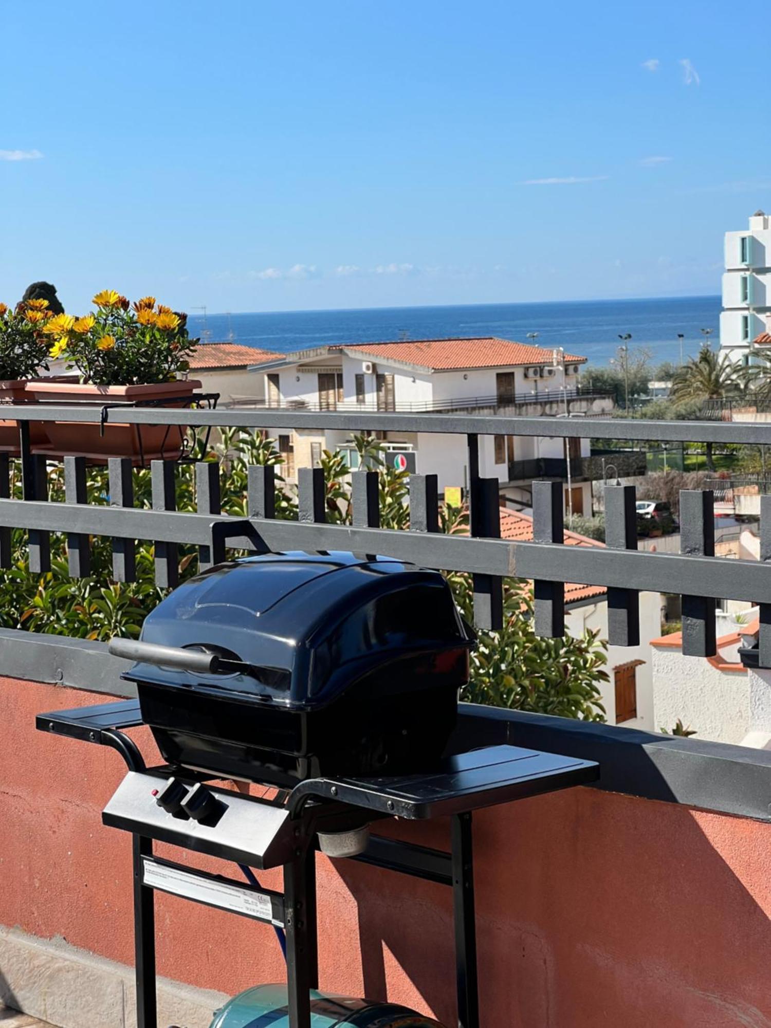 Sea View 2 Bedroom Vacation Apartment Giardini-Naxos Extérieur photo